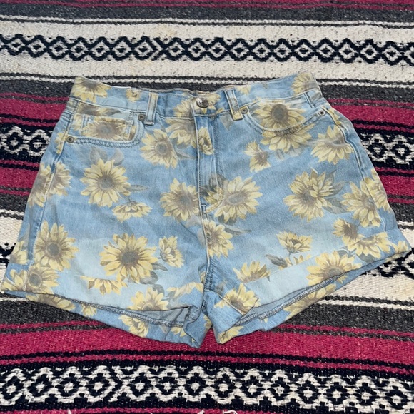 American Eagle Outfitters Pants - American Eagle Sunflower Shorts